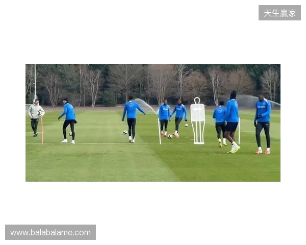 跟队:埃斯特旺参加了切尔西的公开训练,里斯、约恩森缺席 跟队:埃斯特旺参加了切尔西的公开训练,里斯、约恩森缺席